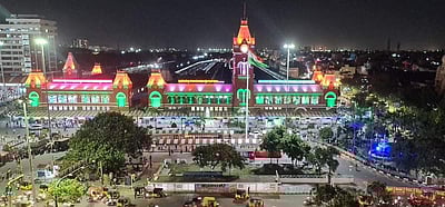 மூவர்ண விளக்குகளால் ஜொலிக்கும் இந்தியா - புகைப்படங்கள்