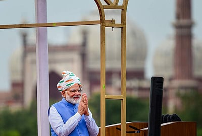 செங்கோட்டையில் தேசியக் கொடியை ஏற்றினார் பிரதமர் மோடி - புகைப்படங்கள்