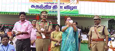 காஞ்சிபுரம் மாவட்ட ஆட்சியர் அலுவலகத்தில் கொடியேற்றம்