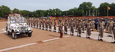 திருச்சியில் தேசியக்கொடி ஏற்றினார் மாவட்ட ஆட்சியர்