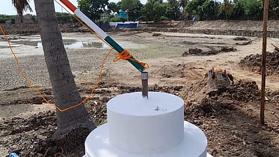 திருவாரூரில் கொடிக் கம்பம் சேதம்: காவல்துறை விசாரணை