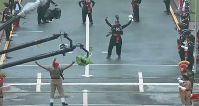 அட்டாரி-வாகா எல்லையில் தேசியக் கொடியிறக்கும் நிகழ்ச்சி