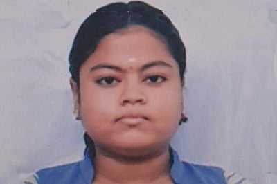 சுதந்திர நாள் விழாவில் பங்கேற்று திரும்பிய பள்ளி மாணவி பேருந்து மோதி பலி