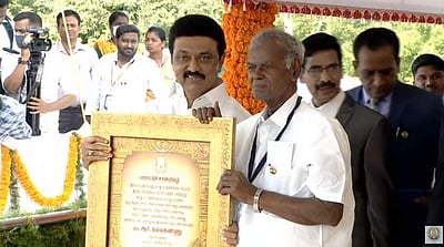 நல்லகண்ணுக்கு தகைசால் தமிழர் விருதை வழங்கினார் முதல்வர் ஸ்டாலின்