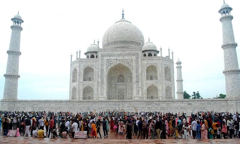 அனுமதி இலவசம்: பாரம்பரிய நினைவிடங்களில் குவிந்த மக்கள்