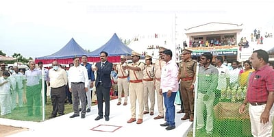 சுதந்திர நாள்: தேசியக் கொடி ஏற்றினார் திருவள்ளூர் ஆட்சியர் 