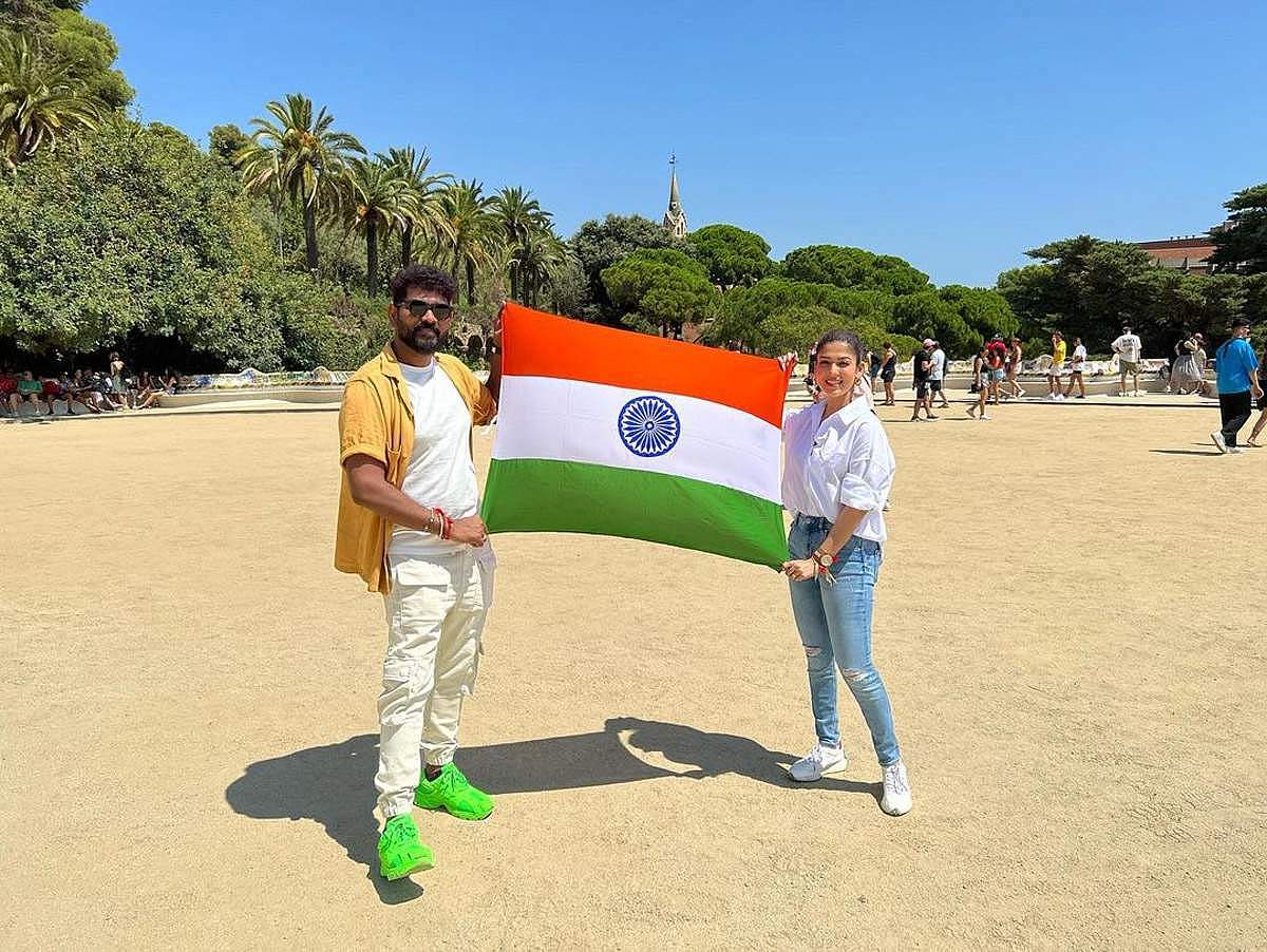 பார்சிலோனாவில் தேசிய கொடியுடன் நயன்-விக்னேஷ் சிவன் - புகைப்படங்கள்