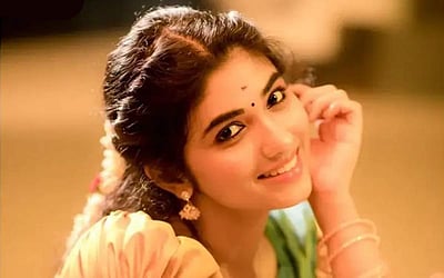 சேலையில் மயக்கும் 'பிரக்யா நக்ரா' - புகைப்படங்கள்