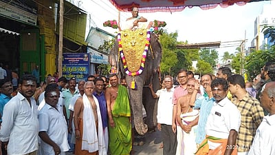 திருச்செந்தூர் முருகன் கோயிலில் ஆவணித் திருவிழா கொடிப்பட்டம் வீதி உலா