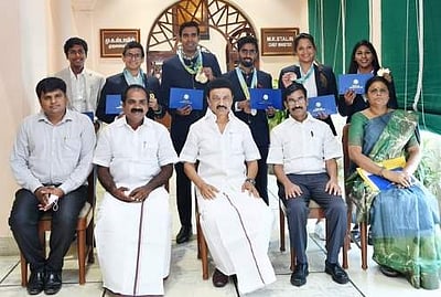 காமன்வெல்த் போட்டிகளில் பதக்கங்கள் வென்ற தமிழக வீரா்களுக்கு உயரிய ஊக்கத் தொகைகள்: முதல்வா் மு.க.ஸ்டாலின் வழங்கினாா்