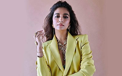 கோட் சூட்டில் ஜொலிக்கும் 'கீர்த்தி சுரேஷ்' - புகைப்படங்கள்