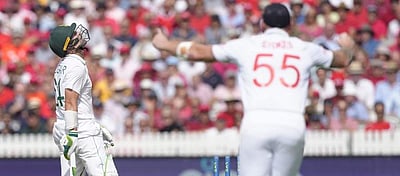 இங்கிலாந்துக்கு எதிரான முதல் டெஸ்டில் தென்னாப்பிரிக்கா ஆதிக்கம் (ஹைலைட்ஸ் விடியோ)