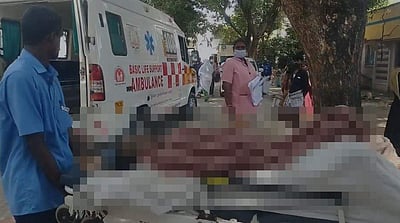 குடும்பப் பிரச்னை: தாயை பெட்ரோல் ஊற்றி தீ வைத்துக் கொளுத்திய மகன்! (விடியோ)