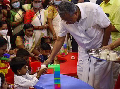 கேரள அங்கன்வாடிகளில் குழந்தைகளுக்கு பால், முட்டை: பினராயி விஜயன் தொடக்கிவைத்தார்