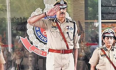 தில்லி காவல் ஆணையர் சஞ்சய் அரோரா அமித் ஷா உடன் சந்திப்பு