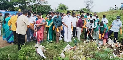 ‘நம்ம ஊரு சூப்பரு’ திட்ட தூய்மைப் பணி: திருப்பத்தூா் ஆட்சியா் தொடக்கி வைப்பு