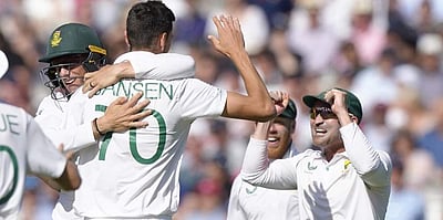 இங்கிலாந்தை மூன்று நாள்களில் நொறுக்கிய தென்னாப்பிரிக்கா (ஹைலைட்ஸ் விடியோ)