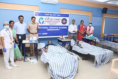 மகளிா் கல்லூரியில் ரத்த தான முகாம்