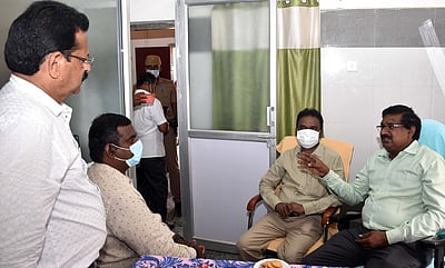 திருமங்கலம் ஓமியோபதி கல்லூரி மாணவா்களை திண்டுக்கல்லுக்கு இடமாற்றம் செய்வது குறித்து ஆய்வு