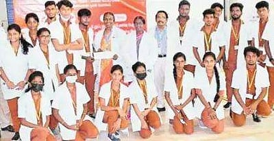 மருத்துவக் கல்லூரி மாணவா்கள் உடல் உறுப்பு தானம்