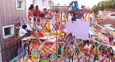 சீர்காழி ஸ்ரீ சொர்ணாகர்ஷண பைரவர் கோயில் கும்பாபிஷேகம்: பல்லாயிரக்கணக்கான பக்தர்கள் தரிசனம்