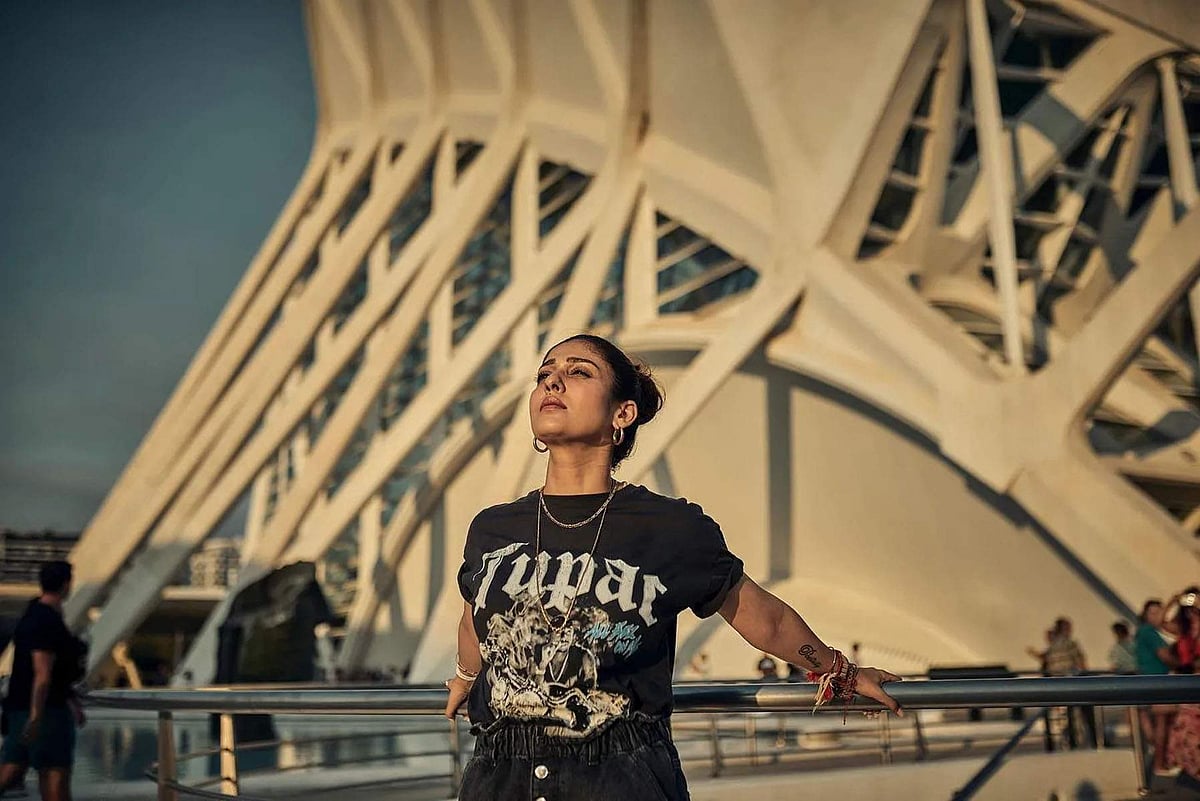 'நயன்தாரா' - ஸ்பெயினின் வலென்சியா நகரில் இந்தியாவைச் சேர்ந்த ஒரு அழகான பெண் என விக்னேஷ் சிவன் பதிவு.