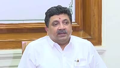 நிதி அமைச்சர் கார் மீது காலணி வீச்சு சம்பவம்: மேலும் 2 பேருக்கு ஜாமீன்