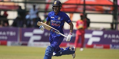 ஜிம்பாப்வே அணிக்கு 290 ரன்கள் இலக்கு: ஷுப்மன் கில் சதம்!