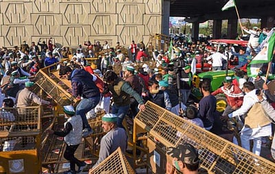 தில்லி விவசாயிகள் இன்று போராட்டம்: எல்லைகளில் காவல்துறையினர் குவிப்பு