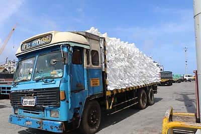 இலங்கைக்கு 21,000 டன் உர வகைகளை வழங்கிய இந்தியா!