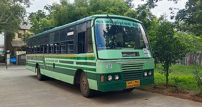 நாய் குறுக்கே வந்ததால் பிரேக் போட்ட ஓட்டுநர்: நடத்துநர் பலி