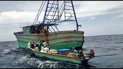 பாம்பன் மீனவா்கள் 11 போ் கைது