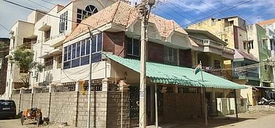 தூத்துக்குடியில் அதிமுக முன்னாள் மாவட்ட செயலாளர் வீட்டில் பெட்ரோல் குண்டு வீச்சு