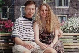 எலான் மஸ்க் பொருள்கள் ஏலம்: பணத்திற்காக முன்னாள் காதலி எடுத்த முடிவு