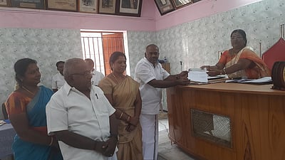 பெரியகுளம் நகா்மன்றக் கூட்டத்தில் தனியாா் மதுக்கூடத்தை அகற்றக்கோரி தீா்மானம்