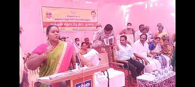 ராஜிநாமா செய்யக் கூறி வலியுறுத்துவதாக சங்கரலிங்காபுரம் மக்கள் தொடா்பு முகாமில் ஊராட்சித் தலைவி புகாா்