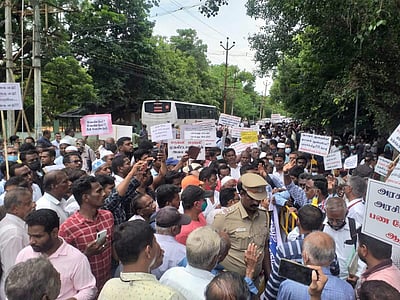 லாபத்தில் பங்கு தருவதாகக் கூறி மோசடி: 1000 பேர் திரண்டதால் திருச்சியில் பரபரப்பு