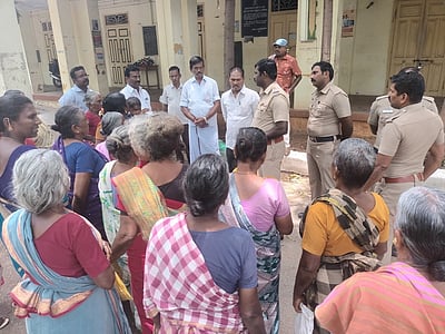 கம்பம் ஊராட்சி ஒன்றிய அலுவலகத்தை கிராம மக்கள் முற்றுகை