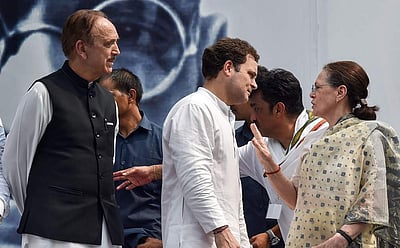 காங்கிரஸ் கட்சியில் என்ன நடக்கிறது? குலாம் நபி ஆசாத்தின் மிக நீண்ட கடிதம்