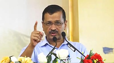 குஜராத் தேர்தலை மனதில் வைத்தே சிபிஐ சோதனை: அரவிந்த் கேஜரிவால்