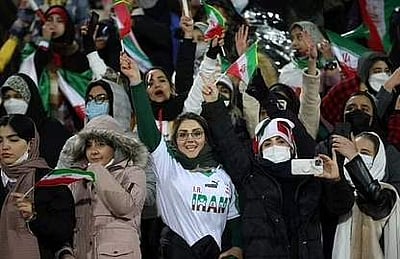 ஈரானில் 40 வருடத்திற்கு பின் பெண்கள் கலந்து கொள்ளும் கால்பந்து போட்டி 