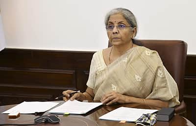 டிஜிட்டல் பணப் பரிவர்த்தனைக்கு கட்டணம்: நிர்மலா சீதாராமன் பதில்