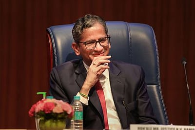 நிலுவை வழக்குகளுக்குத் தீா்வு காண நவீன தொழில்நுட்ப அறிமுகம் அவசியம்: பிரிவுபசார விழாவில் தலைமை நீதிபதி என்.வி.ரமணா