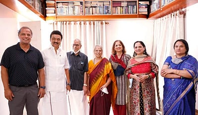 கோபாலபுரம் இல்லத்துக்கு வந்த முன்னாள் உரிமையாளர்: முதல்வர் ஸ்டாலின் உபசரிப்பு