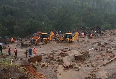 கேரளத்தில் தொடர் கனமழையால் நிலச்சரிவு: வீடு மண்ணில் புதைந்து ஒருவர் பலி
