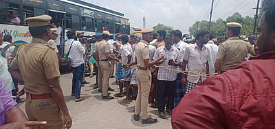 கடலில் மூழ்கி மாணவன் பலி: உடலை வாங்க மறுத்து உறவினர்கள் சாலை மறியல்