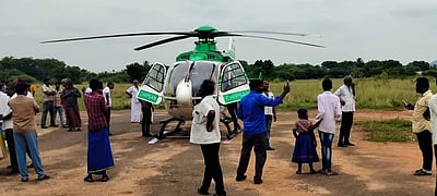 ராணிப்பேட்டை அருகே இறங்கிய ஹெலிகாப்டரால் பரபரப்பு!