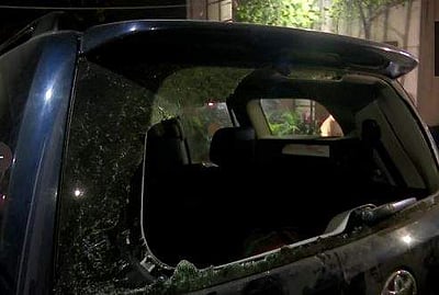 ஏக்நாத் அணி எம்எல்ஏவின் வாகனம் மீது தாக்குதல்! மகாராஷ்டிரத்தில் பரபரப்பு