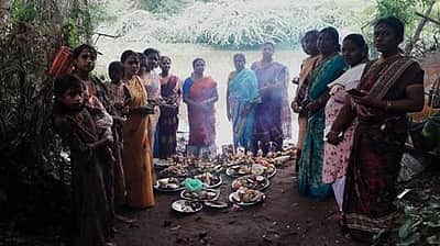 கூத்தாநல்லூர்: வெண்ணாற்றங்கரையில் ஆடிப்பெருக்கு கொண்டாட்டம்