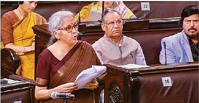 பணவீக்கத்தைக் கட்டுப்படுத்த நடவடிக்கை: மத்திய நிதியமைச்சா் நிா்மலா சீதாராமன்